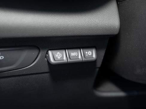 Used 2023 Buick Envision Avenir image 32