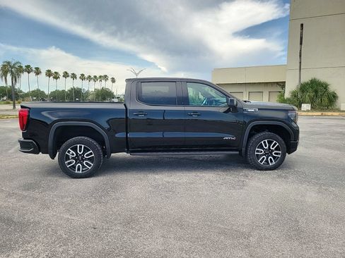 Used 2023 GMC Sierra 1500 AT4 w/ AT4 Premium Package AWD/4WD image 4