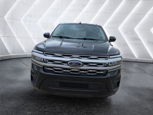 Used 2024 Ford Expedition XLT AWD/4WD image 2
