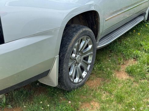 Used 2015 GMC Yukon XL Denali w/ Touring Package AWD/4WD image 17