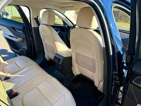 Used 2017 Jaguar F-PACE Prestige image 27