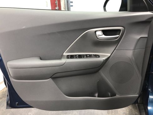 Certified 2022 Kia Niro LX image 14