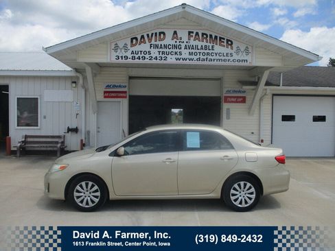 Used 2013 Toyota Corolla LE FWD image 1