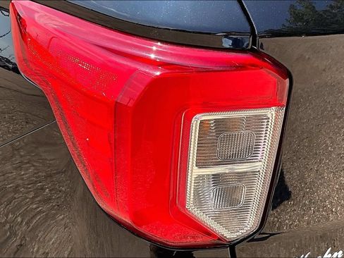 Used 2024 Ford Explorer XLT w/ Equipment Group 202A AWD/4WD image 30