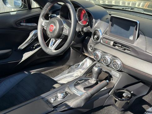 Used 2017 FIAT 124 Spider Abarth RWD image 8
