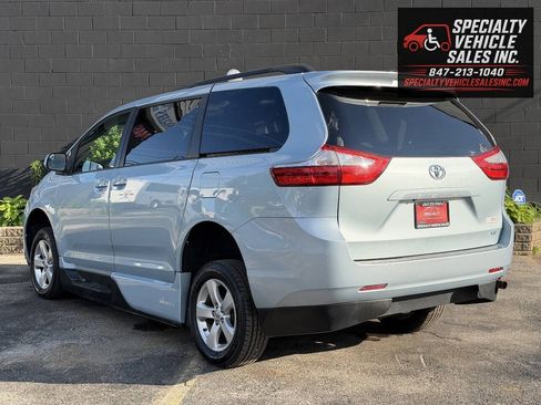 Used 2015 Toyota Sienna LE FWD image 7