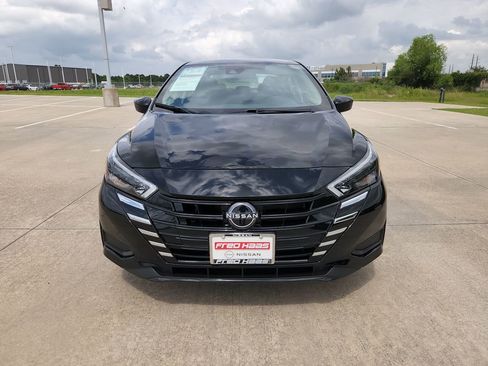 Used 2025 Nissan Versa SV FWD image 9