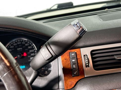 Used 2012 Chevrolet Avalanche LTZ image 23