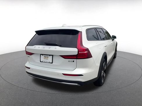 Used 2025 Volvo V60 B5 Cross Country Plus AWD/4WD image 15