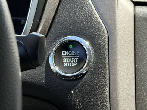 Used 2020 Ford Fusion SE FWD image 12