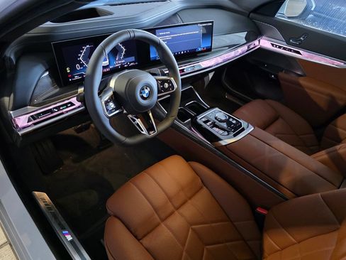 New 2026 BMW 740i xDrive w/ Premium Package AWD/4WD image 8