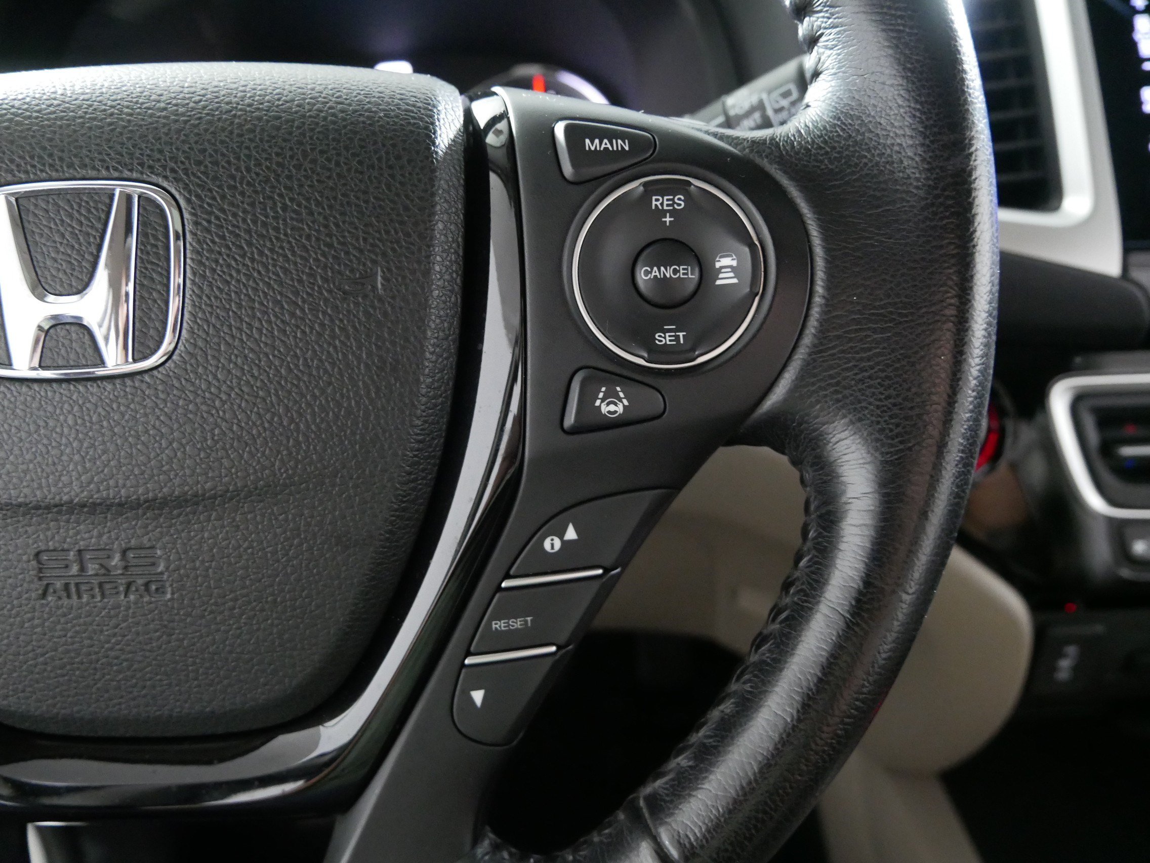Used 2016 Honda Pilot Touring image 28