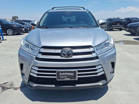 Used 2019 Toyota Highlander XLE w/ Carpet Mat Package (TMS) FWD image 2