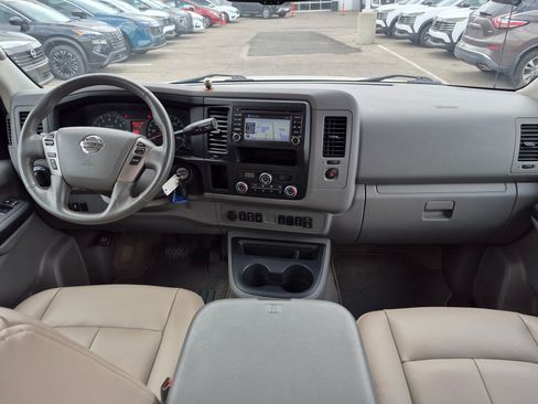 Used 2018 Nissan NV 3500 SL RWD image 26