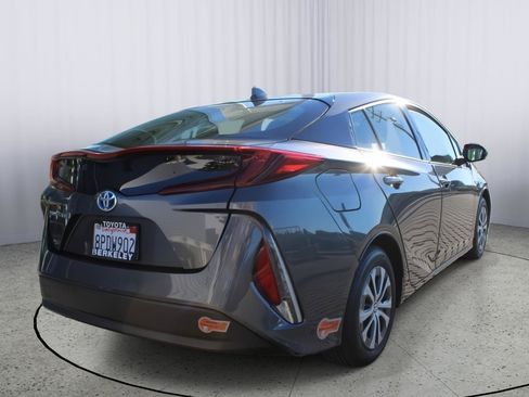 Used 2020 Toyota Prius Prime LE image 8