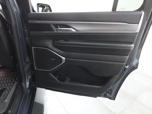 Used 2023 Jeep Wagoneer Series II AWD/4WD image 31