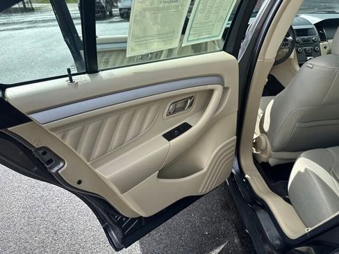 Used 2018 Ford Taurus SE image 18