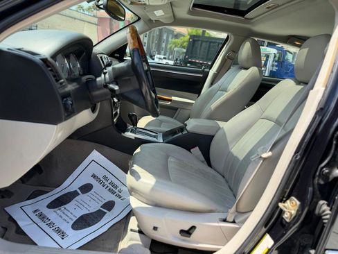 Used 2006 Chrysler 300 C RWD image 9