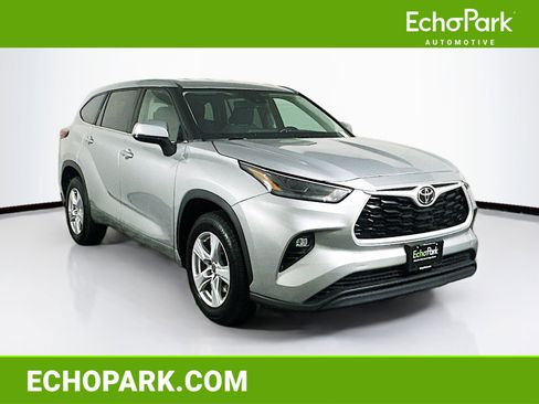 Used 2023 Toyota Highlander LE image 1