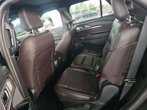 Used 2025 Ford Explorer Platinum AWD/4WD image 6