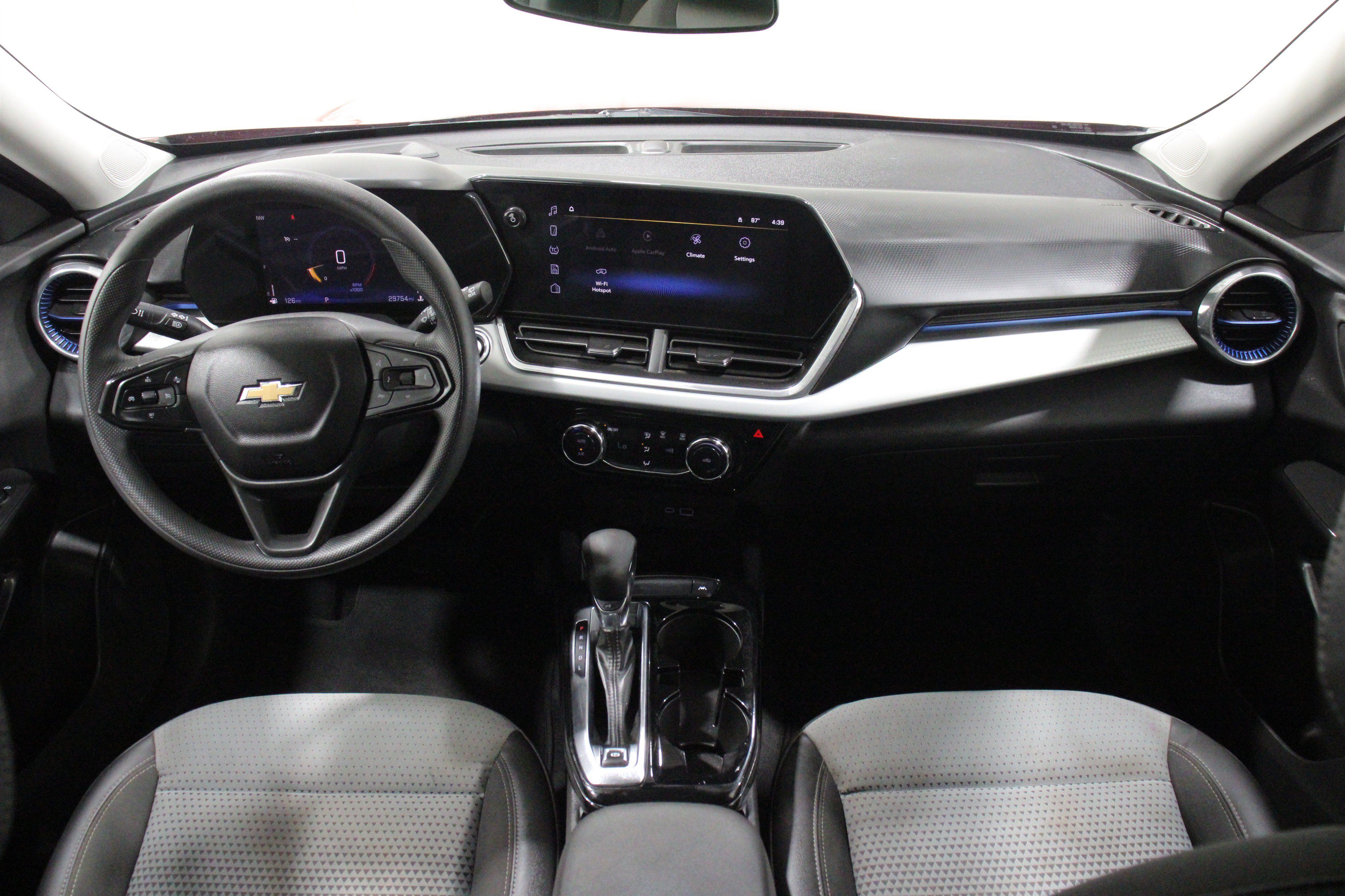 Used 2024 Chevrolet Trax LT FWD image 2