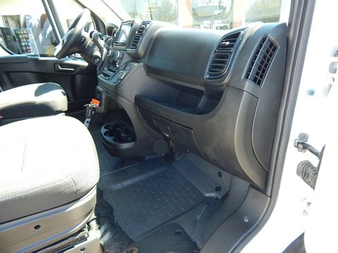 Used 2025 RAM ProMaster 2500 w/ U-Haul Equipment Group FWD image 18