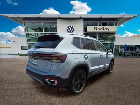New 2026 Volkswagen Taos SE FWD image 4