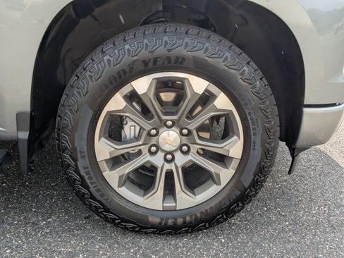 Used 2023 Chevrolet Silverado 1500 High Country w/ Z71 Off-Road Package AWD/4WD image 11