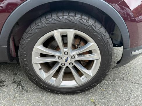 Used 2018 Ford Explorer Limited w/ Equipment Group 301A AWD/4WD image 9