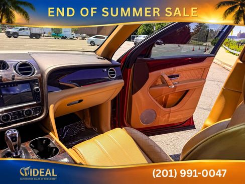 Used 2017 Bentley Bentayga AWD/4WD image 18