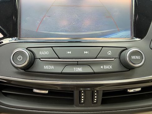 Used 2019 Buick Envision Essence FWD image 29