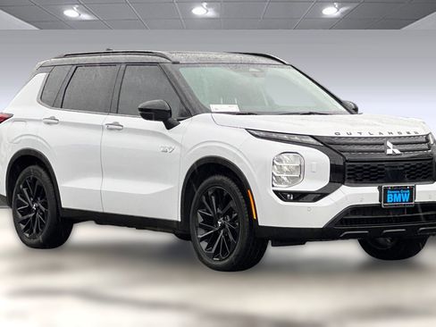 Used 2025 Mitsubishi Outlander SEL image 6