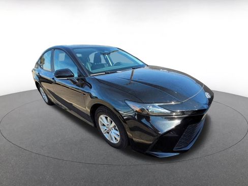 Used 2025 Toyota Camry LE image 1