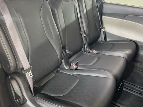 Used 2025 Kia Carnival SX FWD image 15