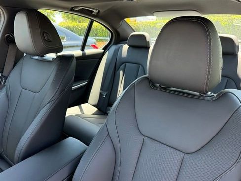 Used 2025 BMW 330i Sedan w/ Convenience Package RWD image 21