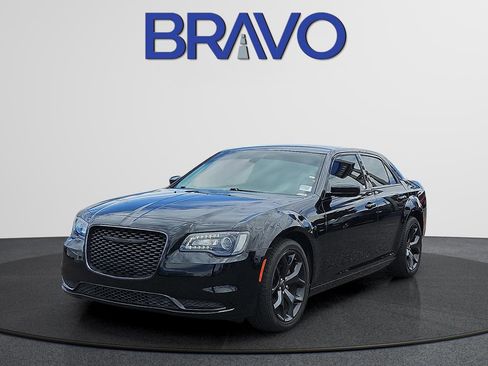 Used 2022 Chrysler 300 Touring w/ Sport Appearance Package RWD image 1