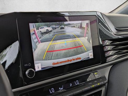 Used 2025 Toyota Camry SE FWD image 15