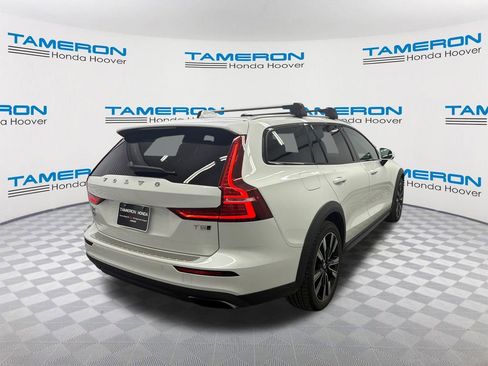 Used 2020 Volvo V60 T5 Cross Country image 5