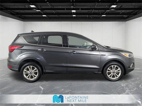 Used 2019 Ford Escape SE image 6
