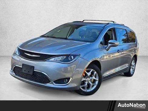 Used 2020 Chrysler Pacifica Limited image 1