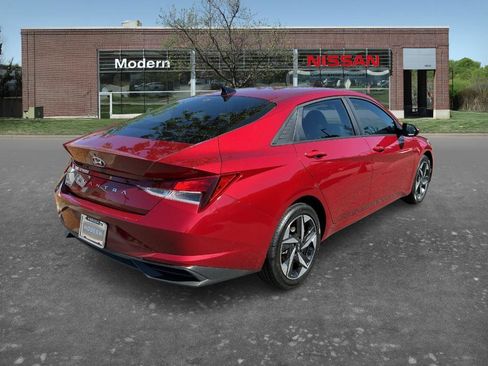 Used 2023 Hyundai Elantra SEL w/ Convenience Package FWD image 4