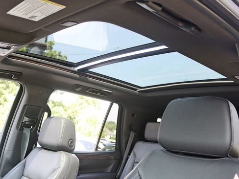Used 2021 Chevrolet Tahoe LT w/ LT Signature Plus Package AWD/4WD image 35