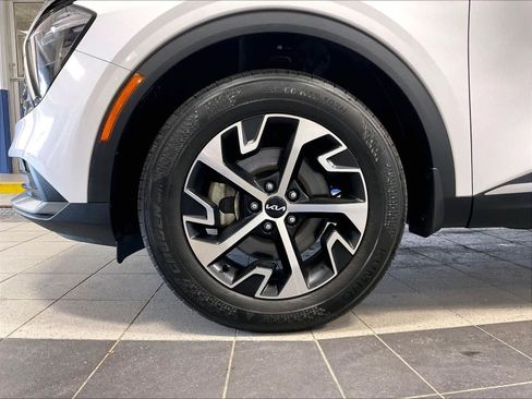Used 2023 Kia Sportage EX image 7