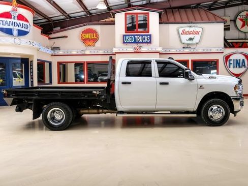 Used 2024 RAM 3500 Tradesman w/ Chrome Appearance Group AWD/4WD image 10
