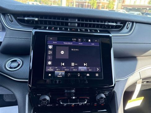 New 2025 Jeep Grand Cherokee Laredo image 23