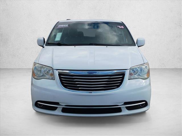 Used 2014 Chrysler Town & Country Touring FWD image 4