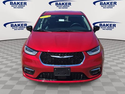 Used 2024 Chrysler Pacifica Touring-L FWD image 9