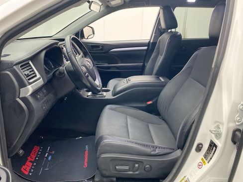 Used 2018 Toyota Highlander Plus AWD/4WD image 14