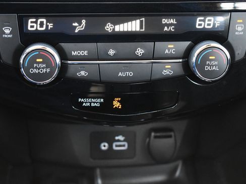 Used 2022 Nissan Rogue Sport SL AWD/4WD image 9
