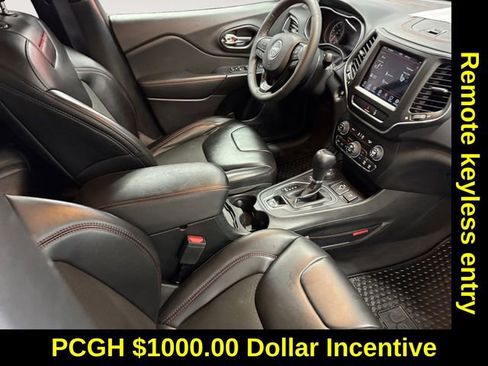 Used 2022 Jeep Cherokee Trailhawk image 4